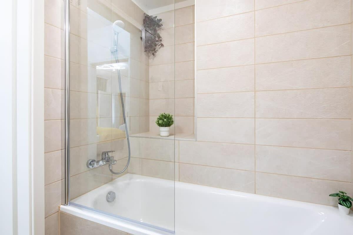 Free Parking - Balcony - Sunny - New Apartment Будапеща Екстериор снимка